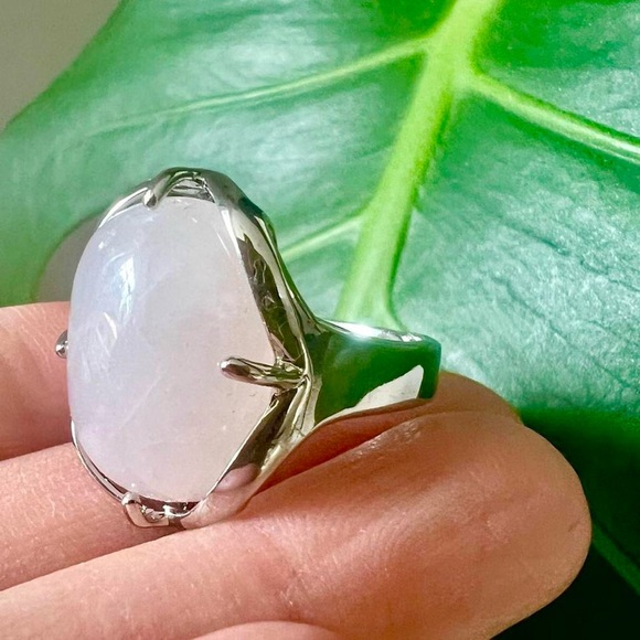 Rose Quartz Crystal Stone Heart Chakra Ring Size 7.5 Silver-toned - Picture 2 of 6